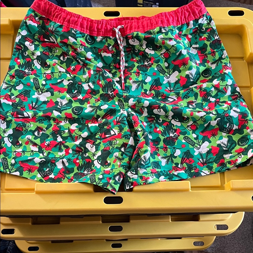 Magellan size medium men’s Christmas pattern swim trunks.Drawstring tie.Unlined